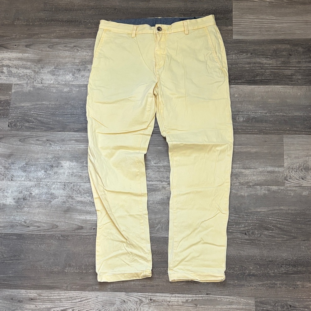Vineyard Vines Men's Light Yellow Chinos